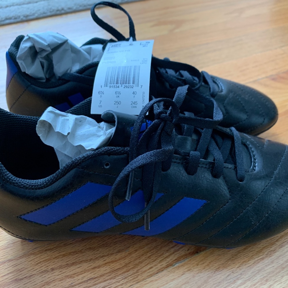 Soccer shoes
